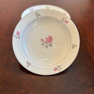 Wyndham Maxine 334 Porcelain Cereal Bowls - Set of 4